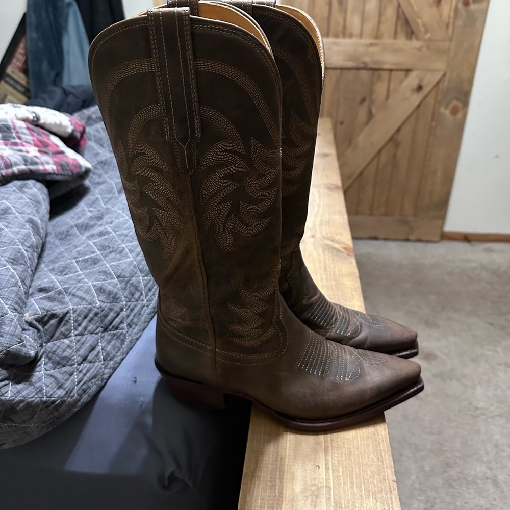 Tecovas women’s brown boots